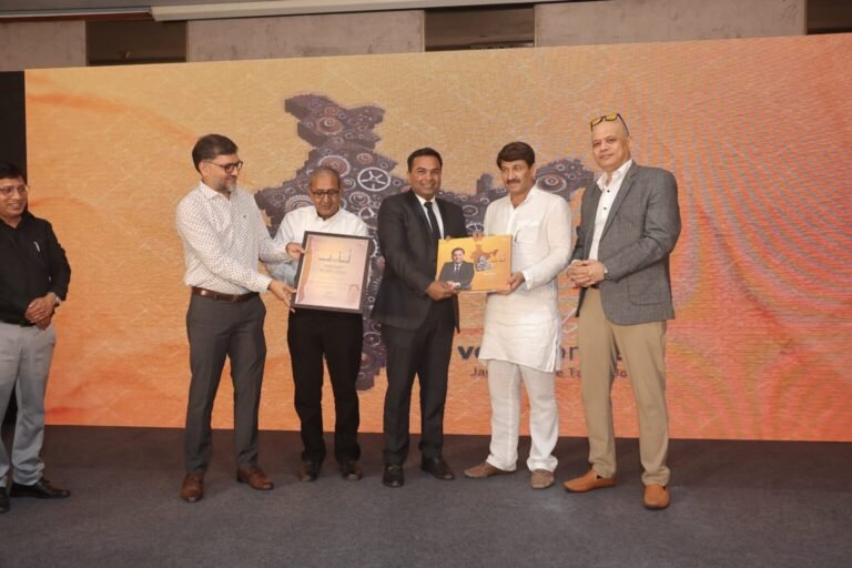 Kamal Agarwal (Technovation) receiving award from Sh. Manoj Tiwari